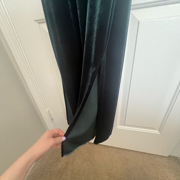 Taylor emerald green velvet dress - Picture 3 of 5